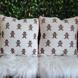 NWT Gingerbread Pink and White/ Cream Christmas Pillow Set
